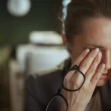 その「涙目」も乾燥のサイン？冬のドライアイから瞳を守る正しいケア