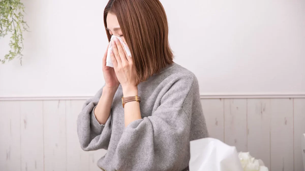 【残るかゆみの正体】スギが終わってもかゆいのはなぜ？「カモガヤ」と「黄砂」の対策