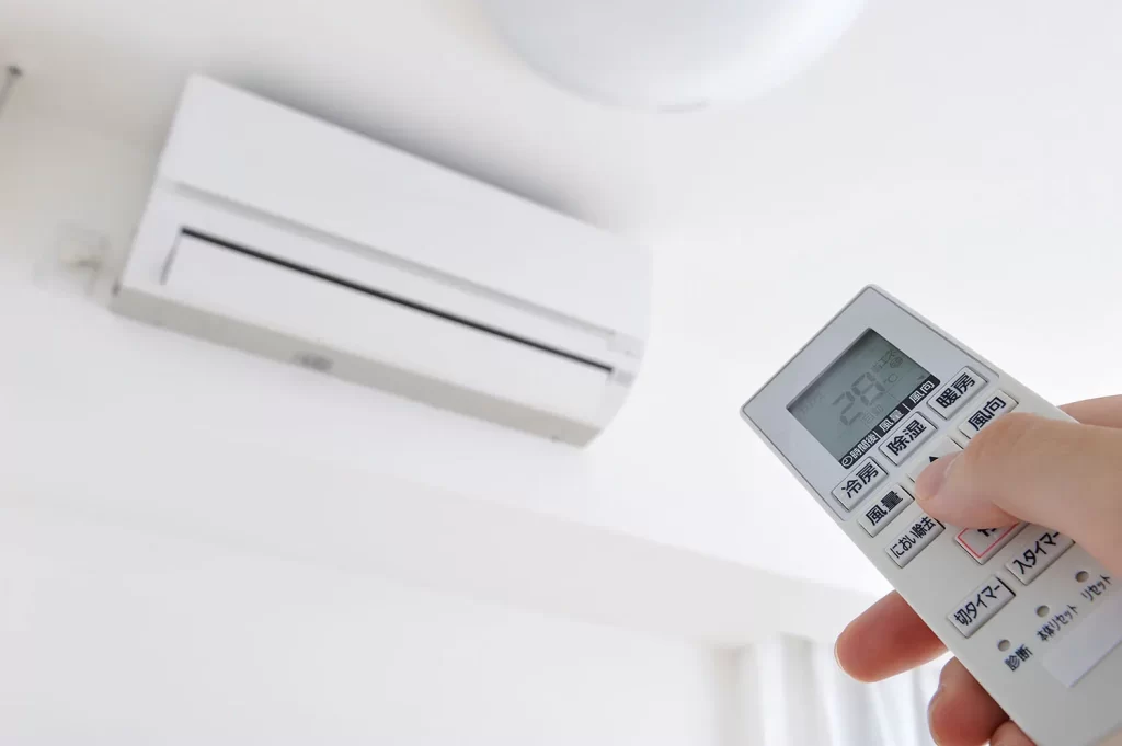 「見えづらさ」は冷房と紫外線のサイン？今すぐ始めるべき、夏の疲れ目リセット術